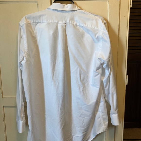 Men’s Roundtree and Yorke White Oxford cloth button down - Picture 2 of 3